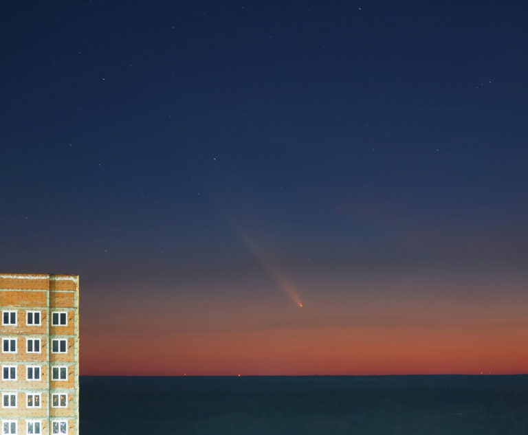 Комета C2023 A3 Цзыцзиньшань-ATLAS на закате